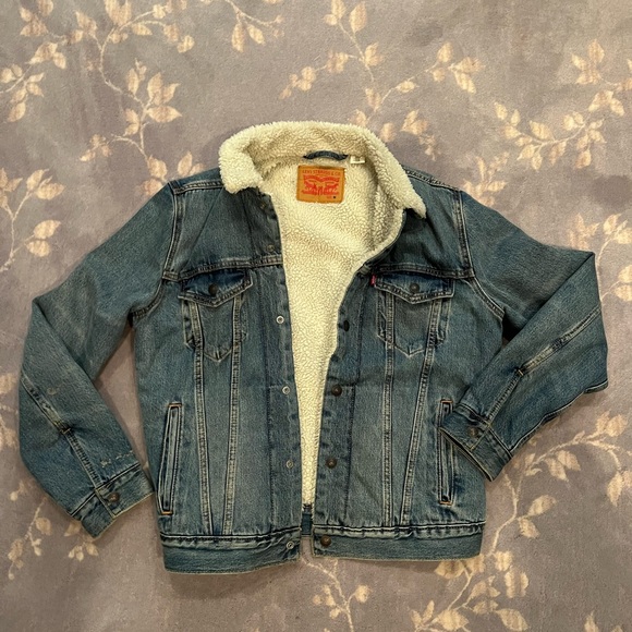Levi’s Jean Jacket - Picture 3 of 4